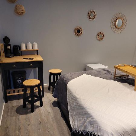 Crespin  Chambre Privative Avec Baignoire Balneo מראה חיצוני תמונה