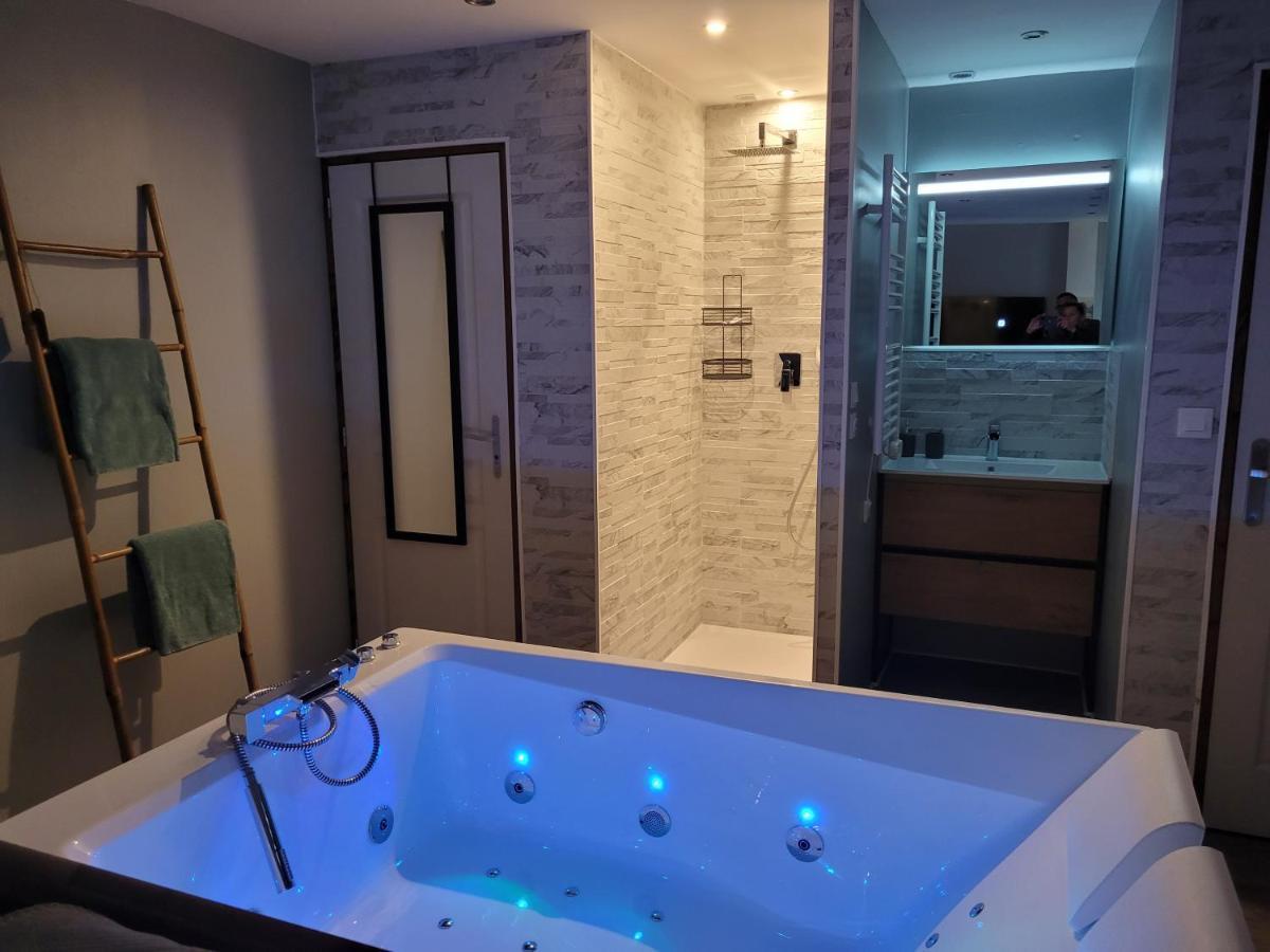 Crespin  Chambre Privative Avec Baignoire Balneo מראה חיצוני תמונה